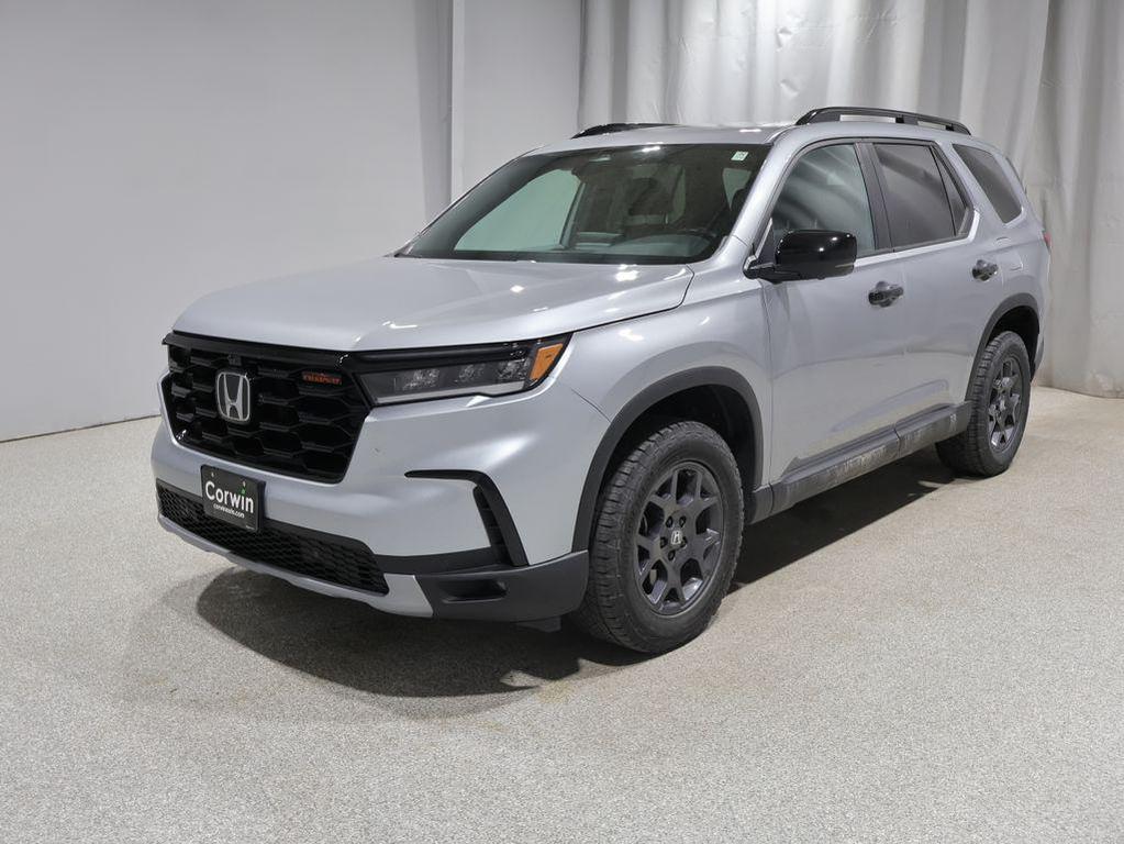 used 2025 Honda Pilot car, priced at $43,899