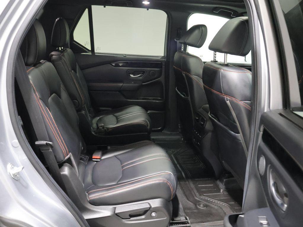 used 2025 Honda Pilot car, priced at $43,899
