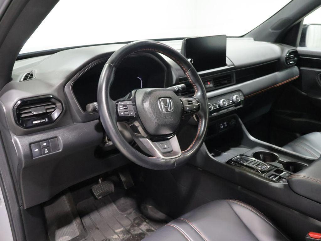 used 2025 Honda Pilot car, priced at $43,899
