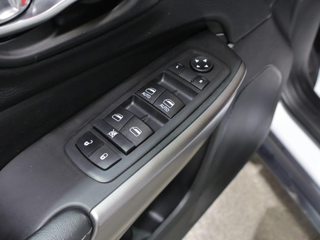 used 2021 Jeep Cherokee car, priced at $22,077