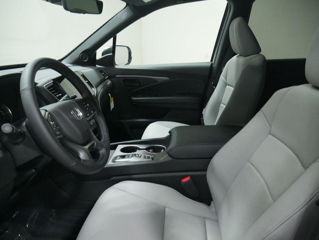 new 2025 Honda Pilot car, priced at $44,695