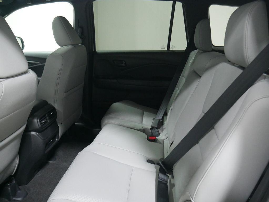 new 2025 Honda Pilot car, priced at $44,695