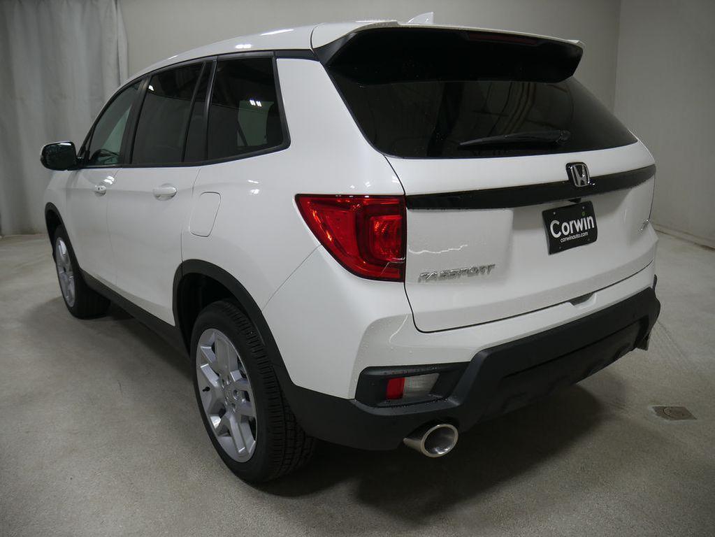 new 2025 Honda Pilot car, priced at $44,695