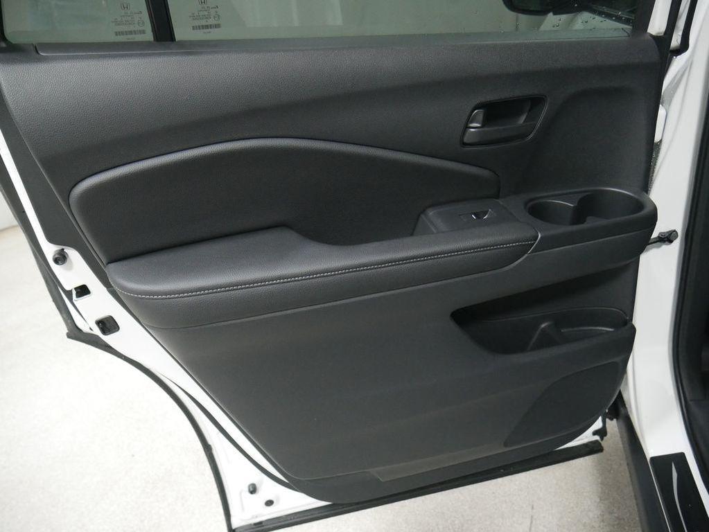 new 2025 Honda Pilot car, priced at $44,695