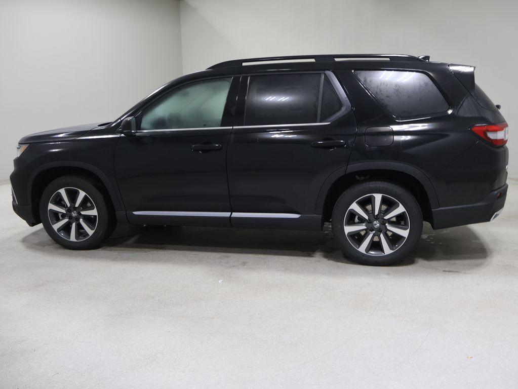 new 2025 Honda Pilot car, priced at $47,276