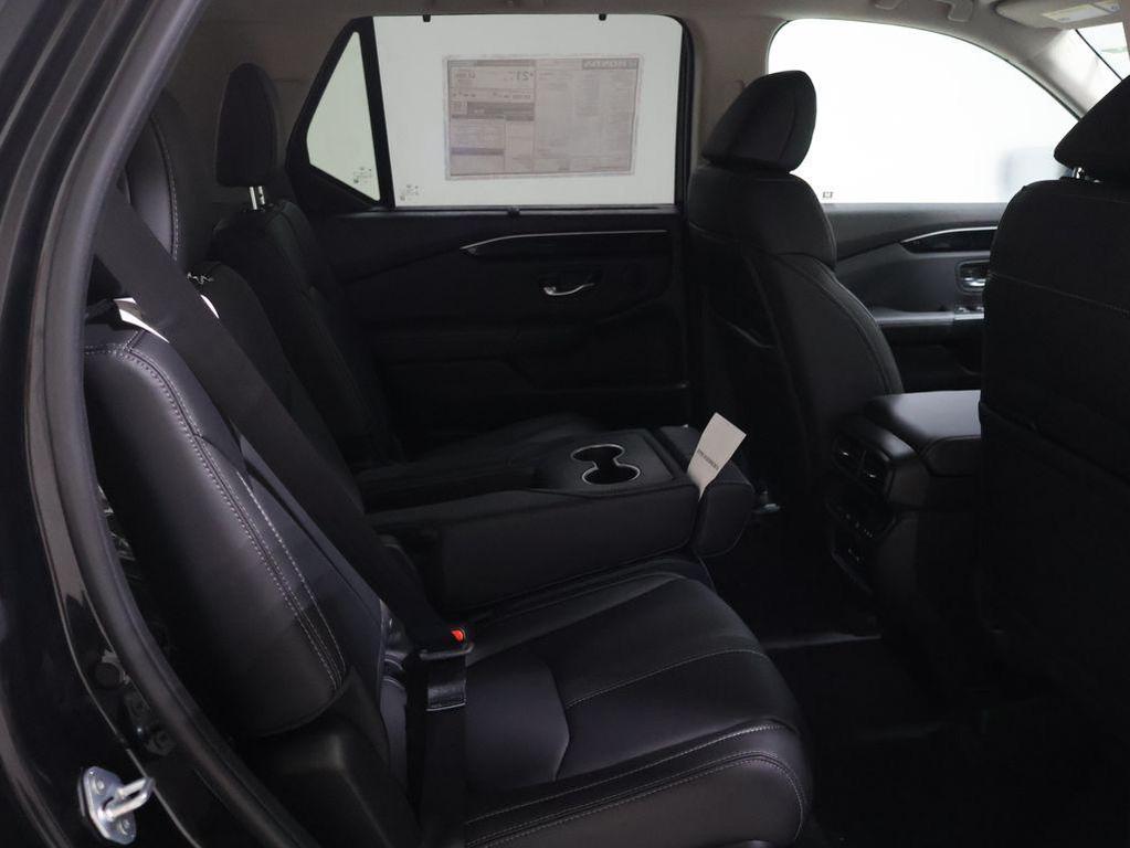 new 2025 Honda Pilot car, priced at $47,276