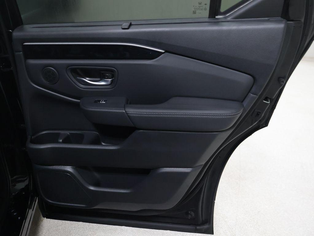 new 2025 Honda Pilot car, priced at $47,276