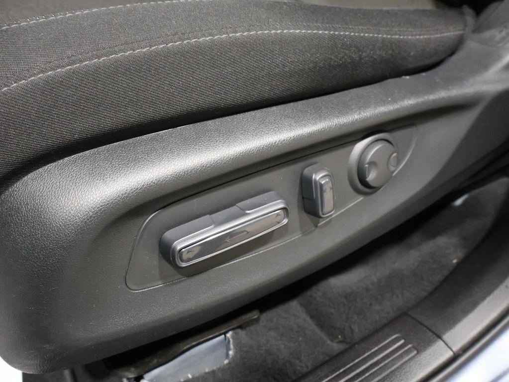 used 2025 Honda CR-V car, priced at $29,300