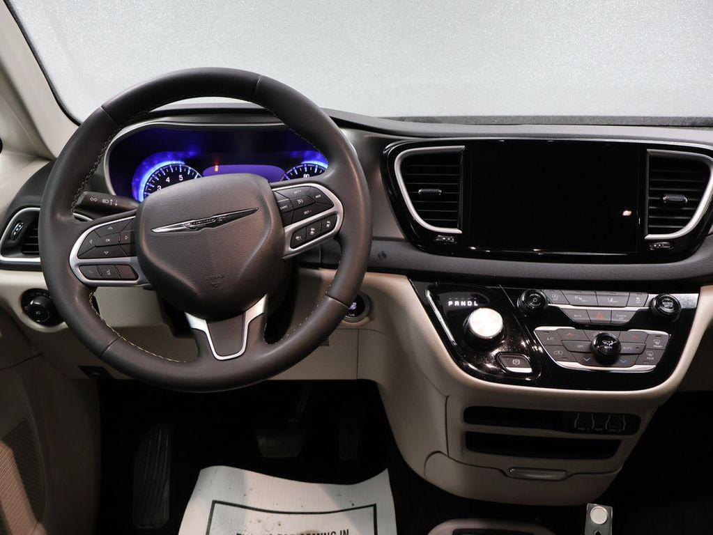 used 2023 Chrysler Pacifica car, priced at $21,400