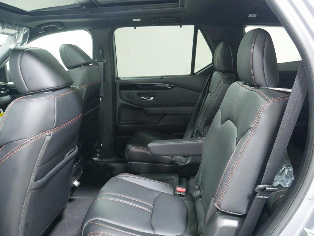 new 2025 Honda Pilot car, priced at $50,895