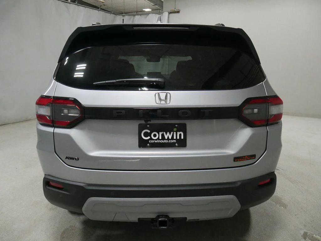 new 2025 Honda Pilot car, priced at $50,895