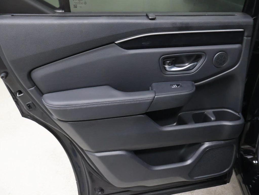 new 2025 Honda Pilot car, priced at $48,085