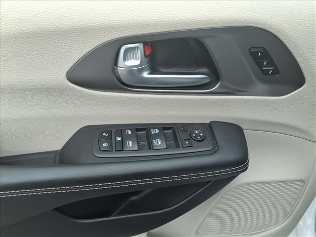 used 2023 Chrysler Pacifica car, priced at $25,995