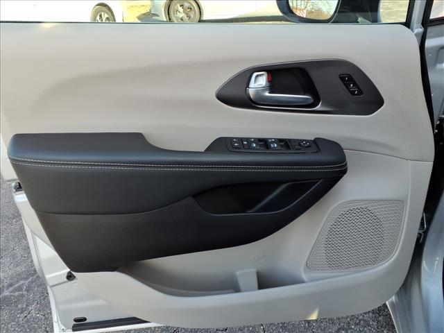 used 2024 Chrysler Pacifica car, priced at $29,995