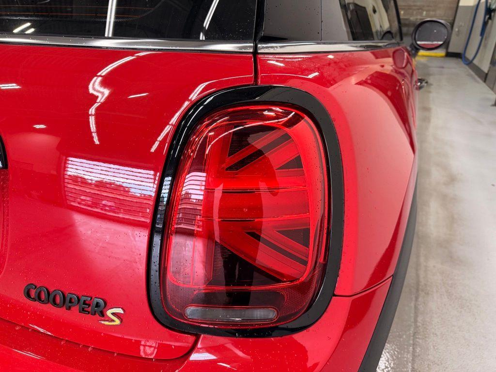used 2024 MINI SE Hardtop car, priced at $26,349