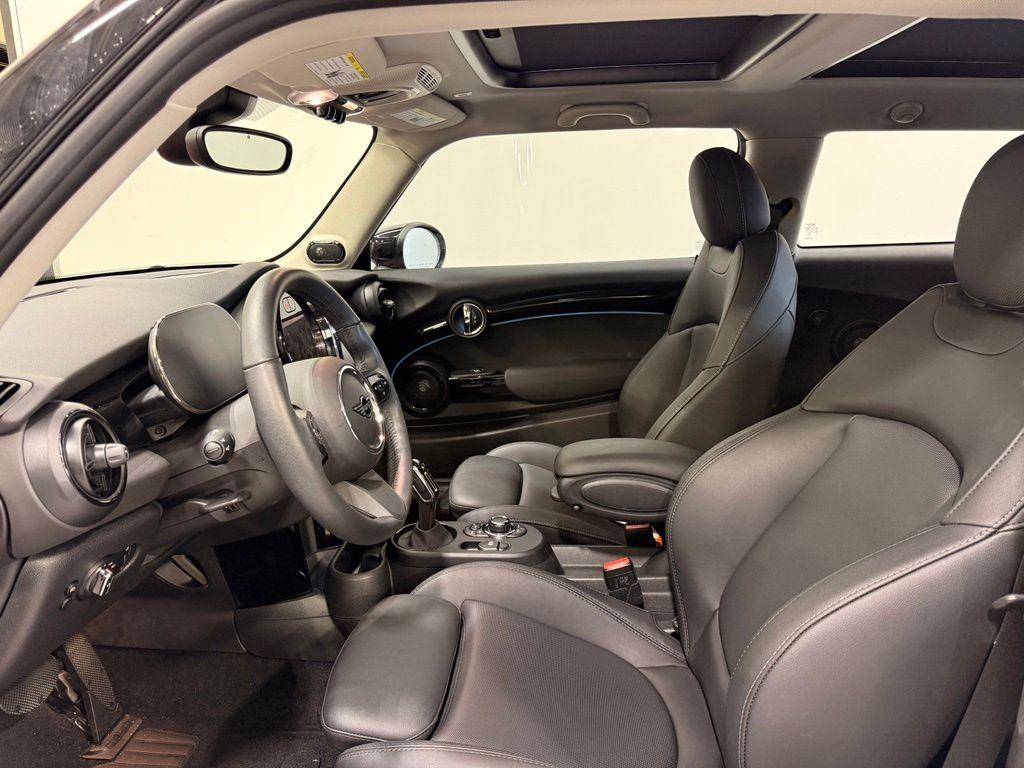 used 2024 MINI SE Hardtop car, priced at $26,349