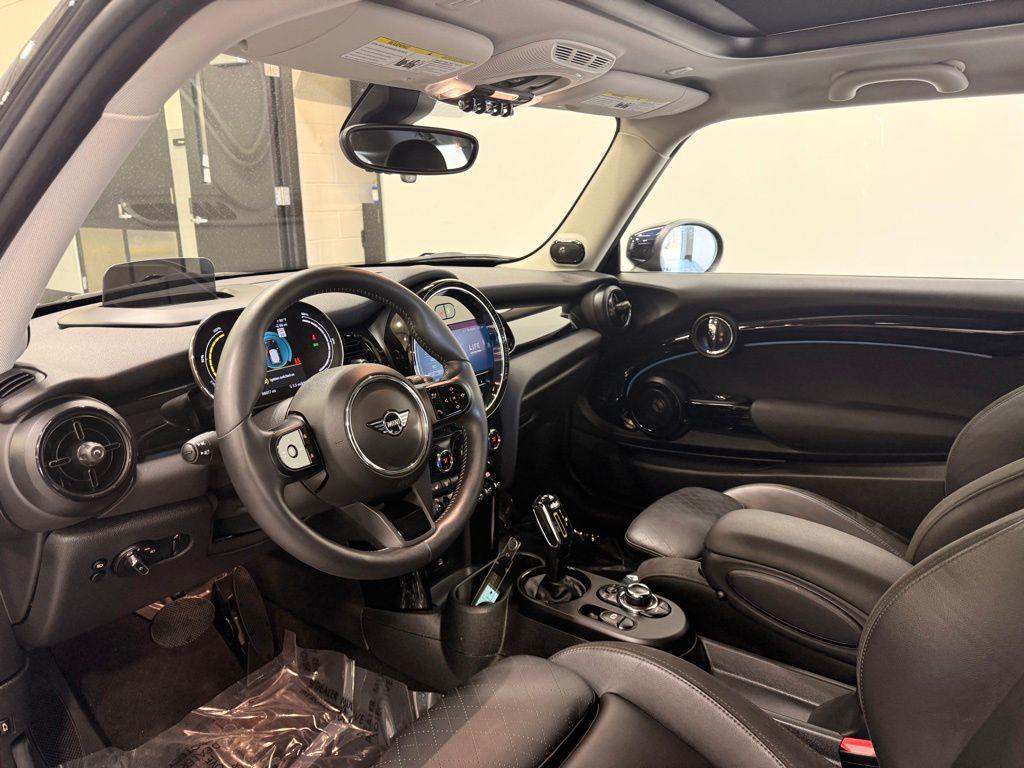 used 2024 MINI SE Hardtop car, priced at $24,349
