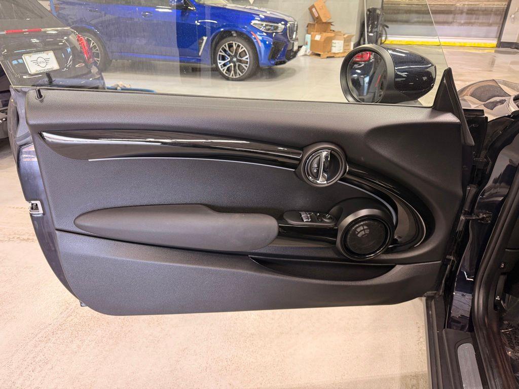used 2024 MINI SE Hardtop car, priced at $24,349