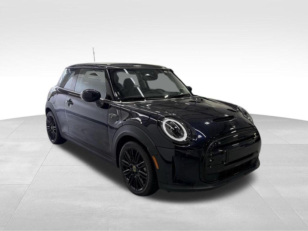used 2024 MINI SE Hardtop car, priced at $24,349