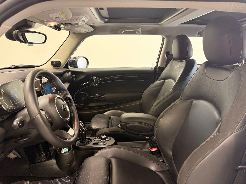 used 2024 MINI SE Hardtop car, priced at $24,349