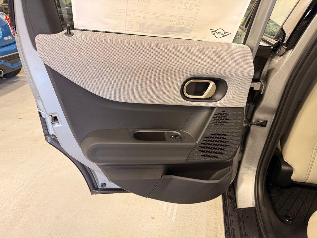 new 2025 MINI Hardtop car, priced at $37,110