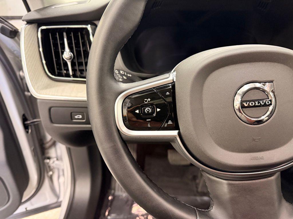 used 2025 Volvo XC60 car, priced at $38,997