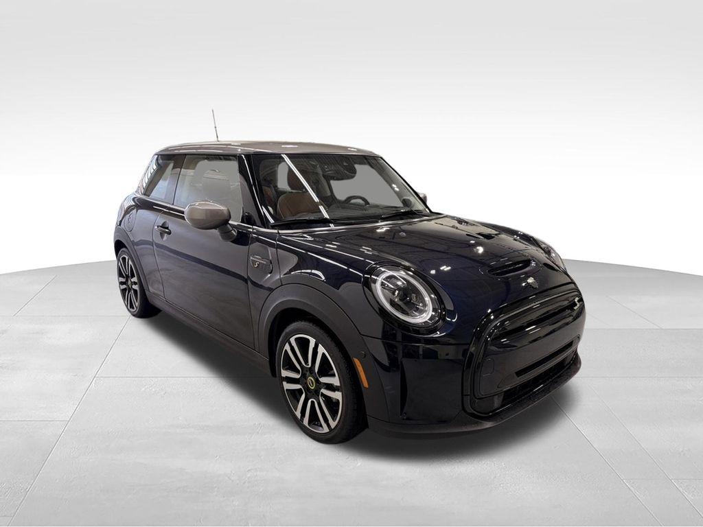 used 2024 MINI SE Hardtop car, priced at $27,349