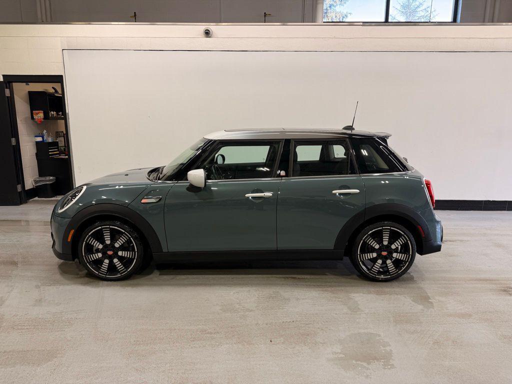 used 2023 MINI Hardtop car, priced at $25,999