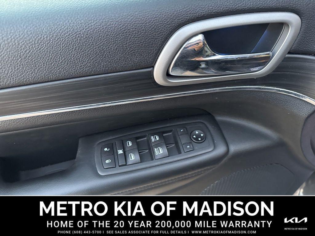 used 2019 Jeep Grand Cherokee car, priced at $16,400