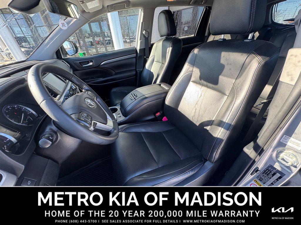 used 2019 Toyota Highlander car, priced at $23,700