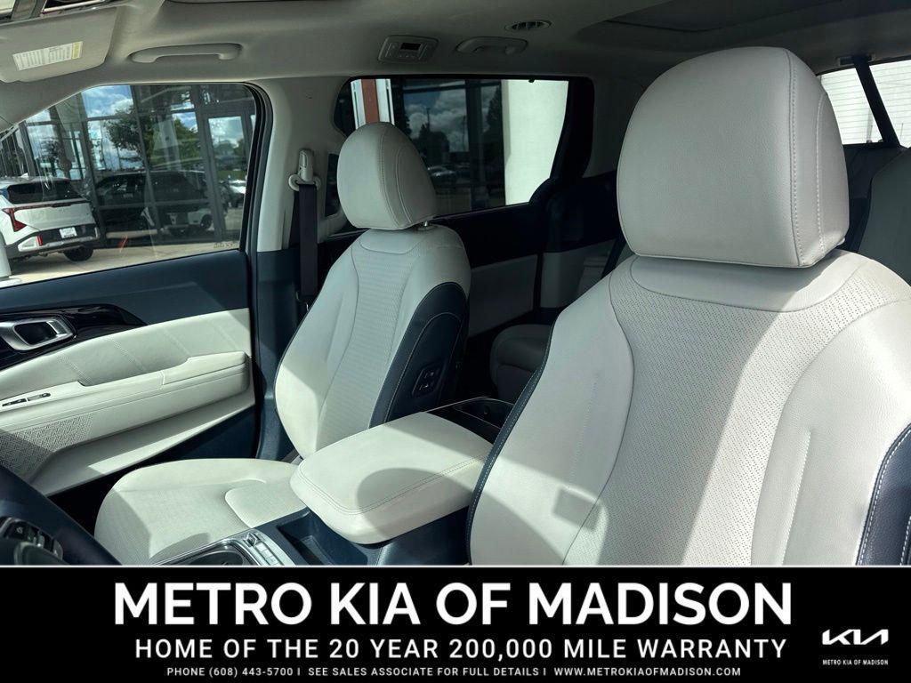 used 2025 Kia Carnival Hybrid car, priced at $45,000
