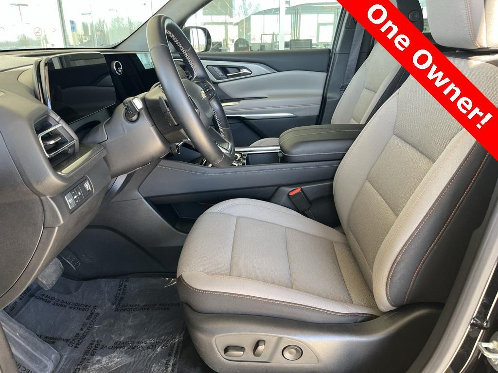 used 2025 Chevrolet Traverse car, priced at $36,464