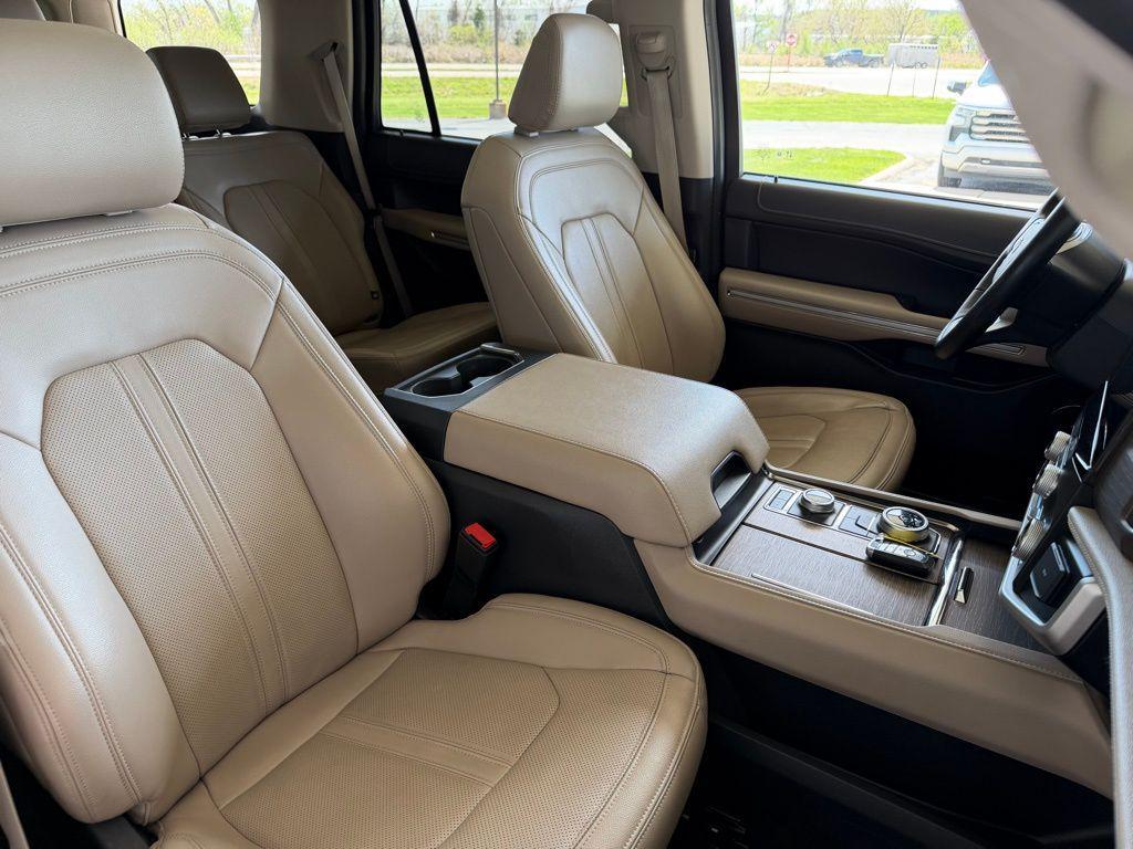 used 2024 Ford Expedition car, priced at $43,765