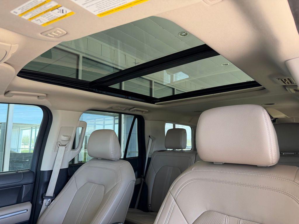 used 2024 Ford Expedition car, priced at $43,765