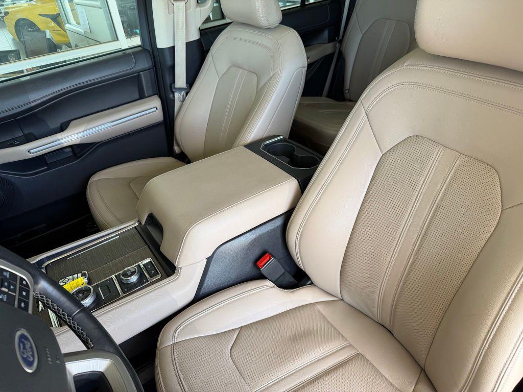 used 2024 Ford Expedition car, priced at $43,765