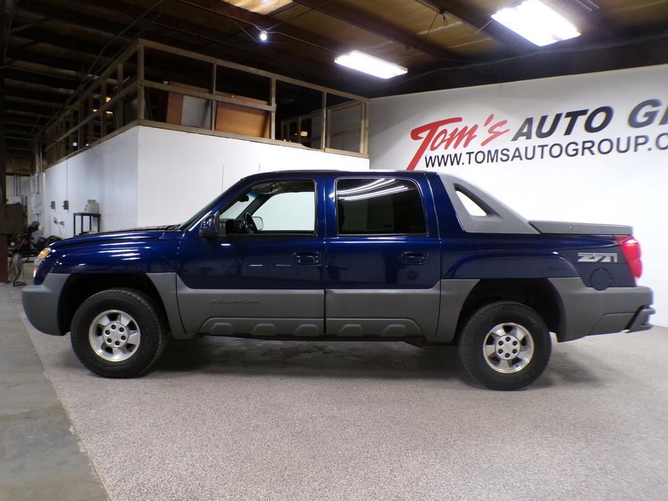 used 2002 Chevrolet Avalanche car, priced at $8,995