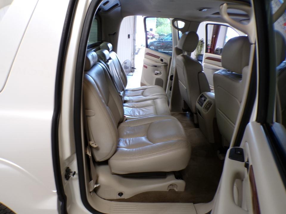 used 2004 Cadillac Escalade EXT car, priced at $10,995