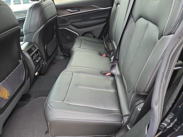 new 2026 Jeep Grand Cherokee car, priced at $46,220