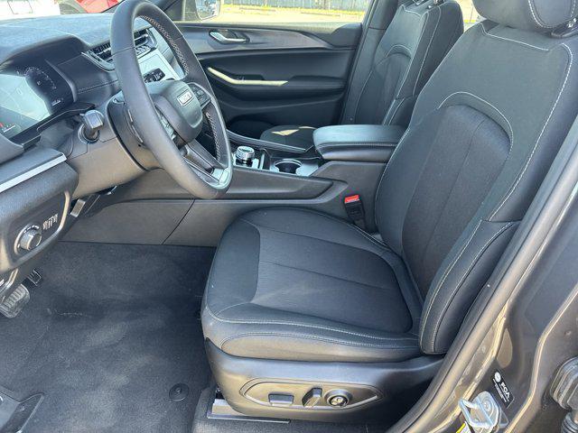 new 2025 Jeep Grand Cherokee car, priced at $35,692