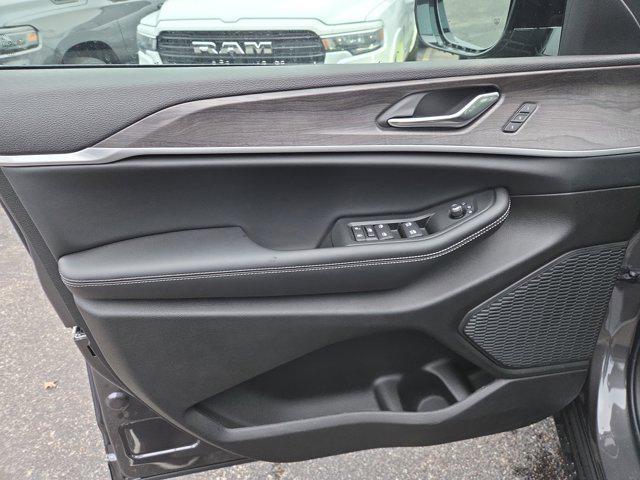 new 2025 Jeep Grand Cherokee L car, priced at $49,499