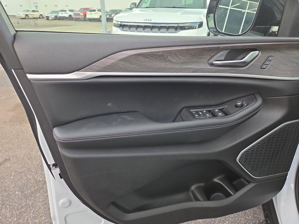 new 2026 Jeep Grand Cherokee L car, priced at $51,635