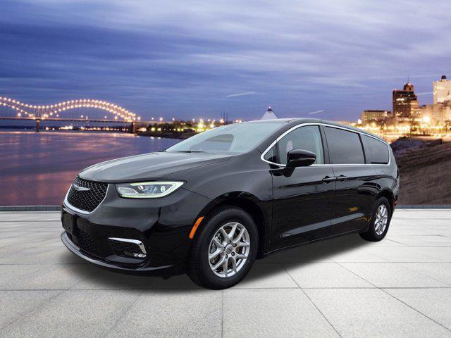 used 2024 Chrysler Pacifica car, priced at $23,294