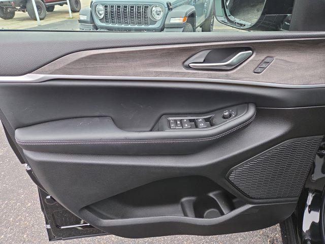 new 2025 Jeep Grand Cherokee car, priced at $45,472