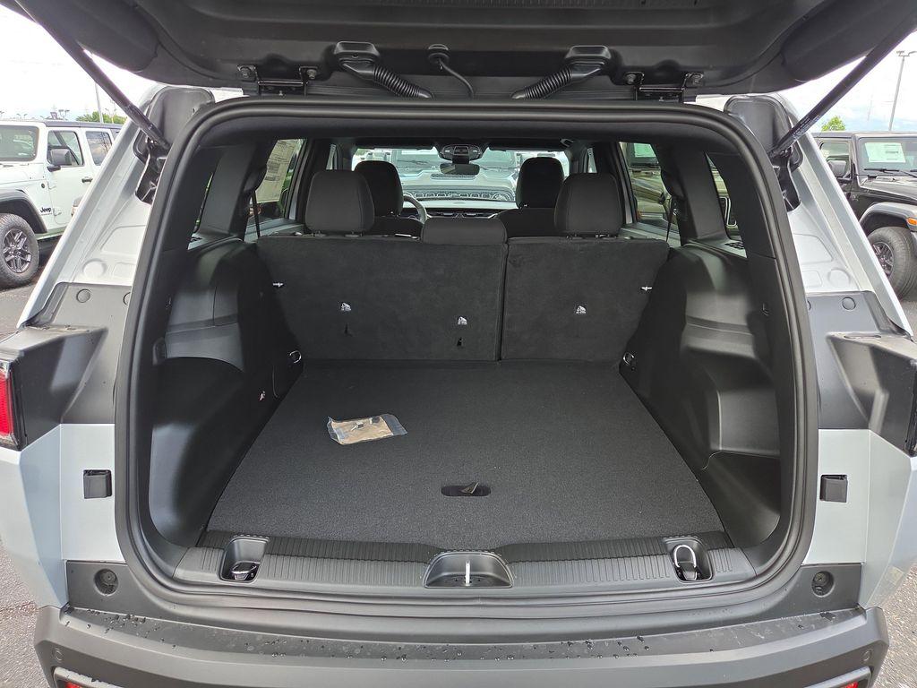 new 2026 Jeep Cherokee car, priced at $40,310