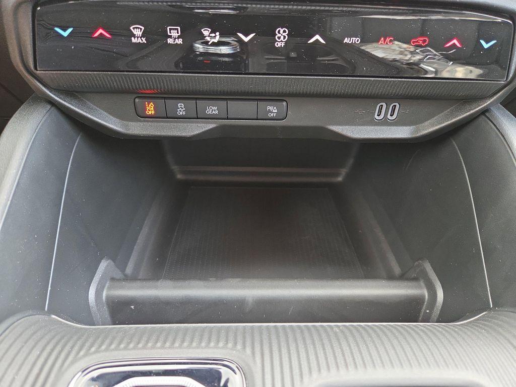 new 2026 Jeep Cherokee car, priced at $40,310