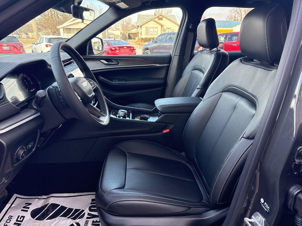 new 2026 Jeep Grand Cherokee car, priced at $50,805