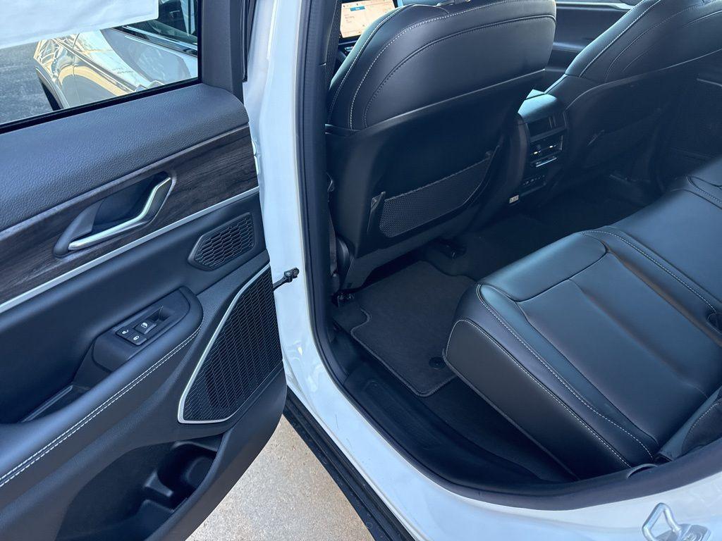 new 2026 Jeep Grand Cherokee car, priced at $50,735