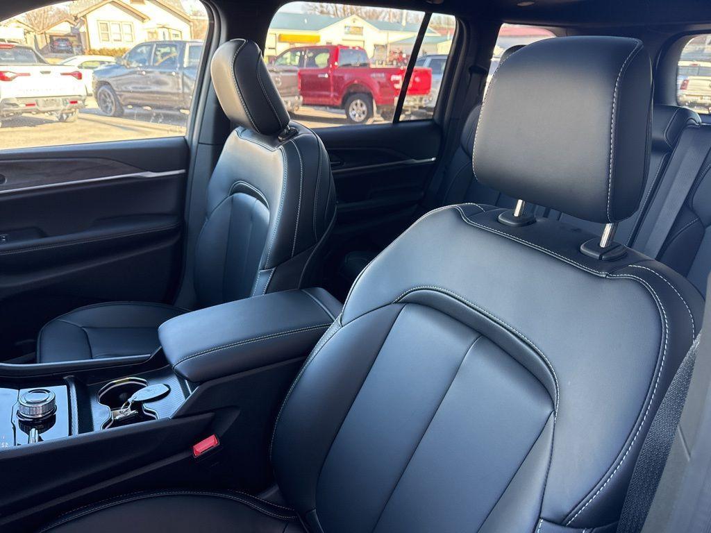 new 2025 Jeep Grand Cherokee car, priced at $44,707