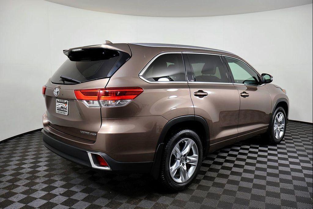 used 2018 Toyota Highlander car, priced at $27,184