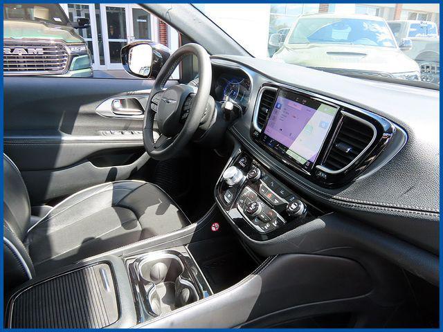used 2025 Chrysler Pacifica car, priced at $36,206